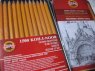 Ołówki różnych twardości 12 sztuk koh-i-noor w metalowym pódełku, ołówek
