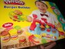 Ciastolina play-doh burger buildire, fabryka burgerów, coco-nutty monkey, kokosowa małpka